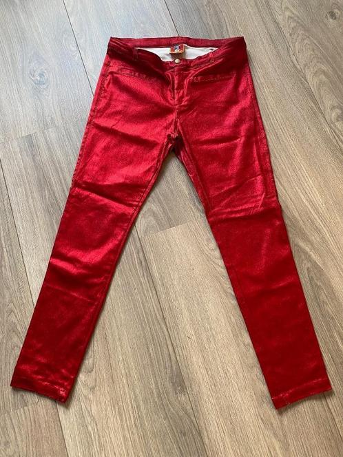 Rood glinsterende skinny stretch broek mt 44 +rode veren boa, Kleding | Dames, Carnavalskleding en Feestkleding, Zo goed als nieuw