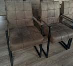 Robuuste Eetkamerstoelen met Armleuning 2 stuks, Huis en Inrichting, Stoelen, Gebruikt, Bruin, Ophalen of Verzenden, Vier