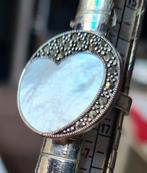 Zilveren ring met mother of Pearl en markasiet, Sieraden, Tassen en Uiterlijk, Ringen, Verzenden, Zo goed als nieuw, Dame, Zilver