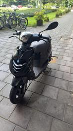 zip zonder 123, Fietsen en Brommers, Scooters | Piaggio, Zip, Ophalen of Verzenden, Zo goed als nieuw, Benzine