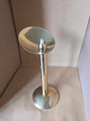 Kaarshouder in brons  beschikbaar voor biedingen