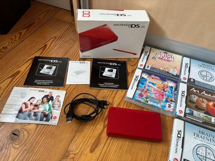 Nintendo DS Lite Rood - Nieuwstaat + 11 Games!, Spelcomputers en Games, Spelcomputers | Nintendo DS, Zo goed als nieuw, DS Lite