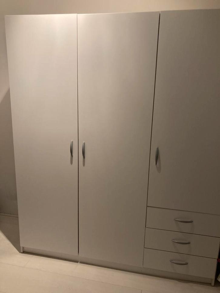 Kledingkast Varia 3-deurs - wit - 175x147x49,5 cm, Huis en Inrichting, Kasten | Kledingkasten, Zo goed als nieuw, 200 cm of meer