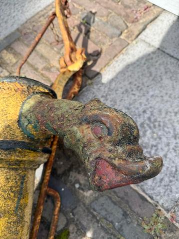 Antieke Gietijzeren Waterpomp beschikbaar voor biedingen