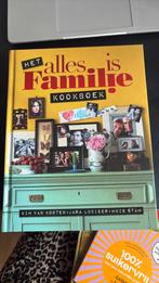 Kim van Kooten - Het alles is familie kookboek, Ophalen of Verzenden, Zo goed als nieuw, Kim van Kooten; Jara Lucieer; Huib Stam