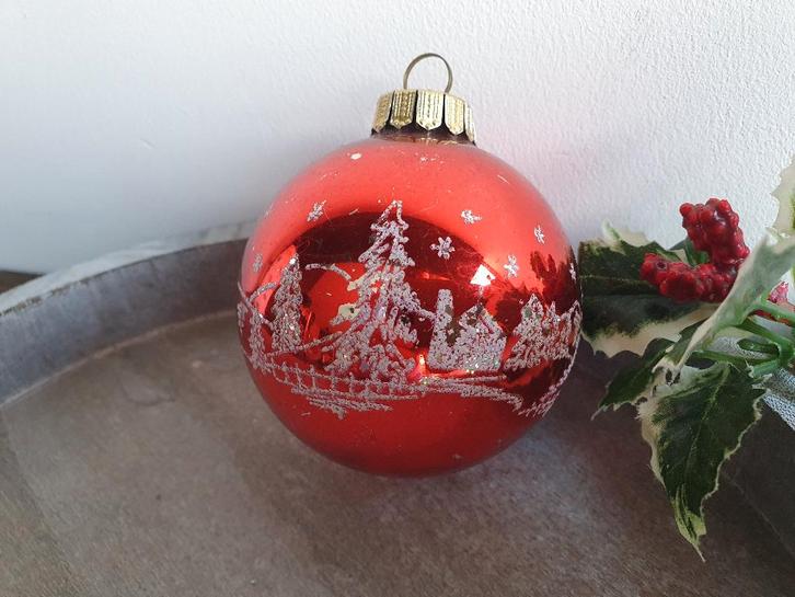 Vintage kerstbal rood dorpje 263, Diversen, Kerst, Gebruikt, Ophalen of Verzenden