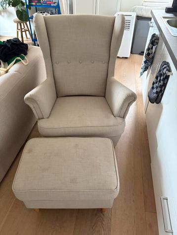 Ikea stoel in goede staat met poef, mag gratis weg