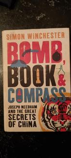 Bomb Book Compass, Simon Winchester, Boeken, Gelezen, Azië, Ophalen of Verzenden, 20e eeuw of later