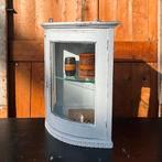 Vitrine kast wit sier hoek kastje pronk brocante 52 cm, Huis en Inrichting, Kasten | Vitrinekasten, Ophalen, Minder dan 50 cm