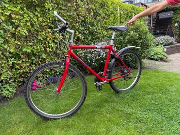 Te koop Giant mountainbike beschikbaar voor biedingen