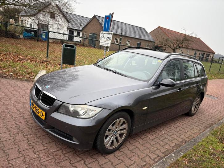 BMW 3-Serie 2.0 318 I Touring 105KW AUT 2007 Grijs, Auto's, BMW, Bedrijf, 3-Serie, Benzine, B, Stationwagon, Automaat, Geïmporteerd