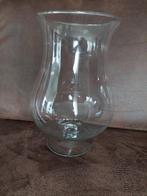Grote glazen vaas op voet 30 cm hoog, Minder dan 50 cm, Glas, Zo goed als nieuw, Ophalen