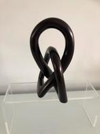 Zwart sculptuur ‘Infinity’ love knot speksteen Made in Kenya, Ophalen of Verzenden