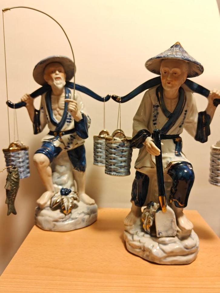 Vintage paar porseleinen beeldjes vissers- blauw wit, Verzamelen, Beelden en Beeldjes, Zo goed als nieuw, Dier, Ophalen of Verzenden
