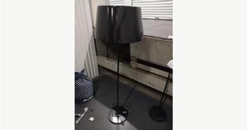 2 Staande lamps beschikbaar voor biedingen