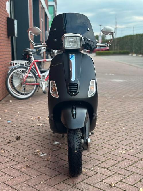 Vespa s50 80cc, Fietsen en Brommers, Scooters | Vespa, Zo goed als nieuw, Vespa S, Maximaal 45 km/u, Benzine, Ophalen