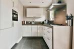 Witte keuken met A merk apparatuur, Ophalen, U-keuken, Wit, Graniet of Steen