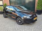 Volkswagen Polo 1.4 16V 85PK l Carplay l Parkeercam l  2011, Auto's, Volkswagen, Voorwielaandrijving, 970 kg, 4 cilinders, Zwart