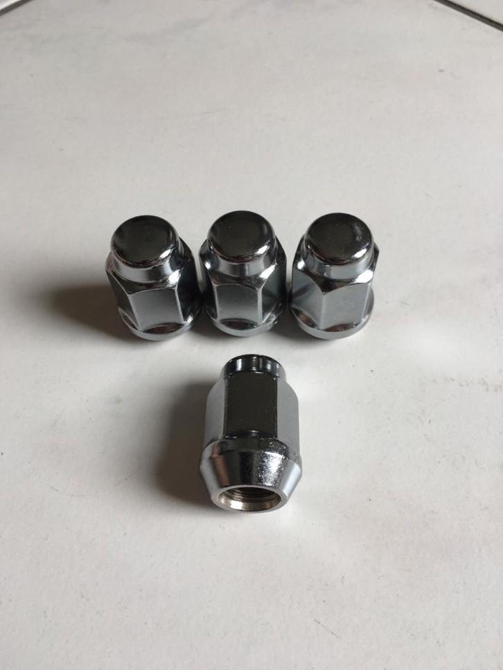 Te koop wielmoeren (dicht) Dodge w200 d200 ramcharger b100, Auto diversen, Overige Auto diversen, Ophalen of Verzenden