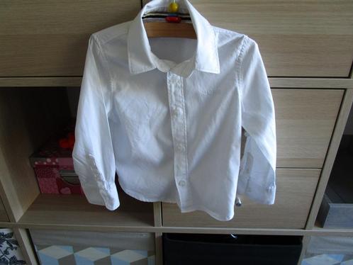 Hugo Boss - wit blousje maat 86, Kinderen en Baby's, Babykleding | Maat 86, Zo goed als nieuw, Jongetje, Overhemdje of Bloesje