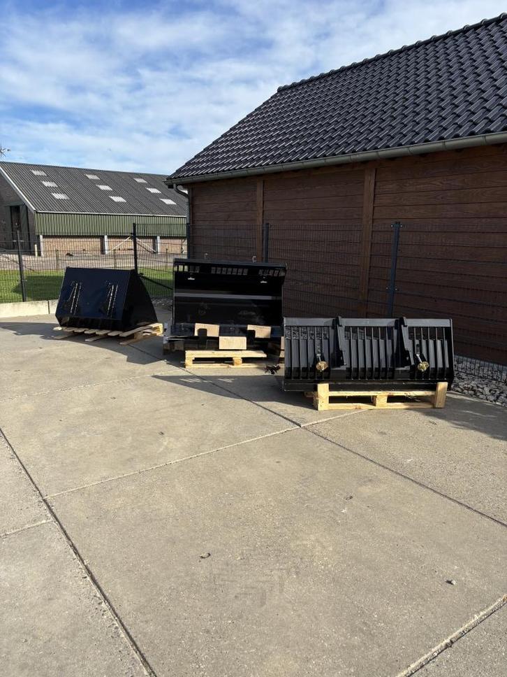 Diverse Giant bakken, Zakelijke goederen, Machines en Bouw | Kranen en Graafmachines, Wiellader of Shovel, Ophalen of Verzenden