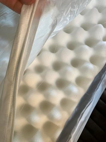 Nieuwe binnen matras, hondenmand beschikbaar voor biedingen