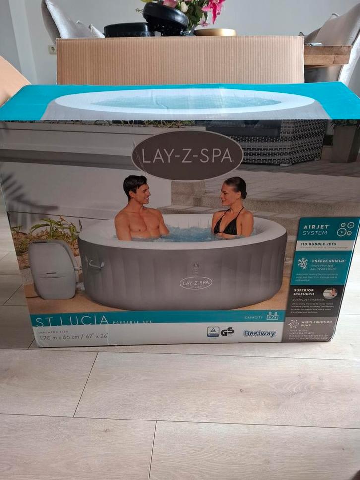 Lay-Z-Spa St. Lucia Opblaasbare Jacuzzi, Tuin en Terras, Bubbelbaden en Hottubs, Zo goed als nieuw, Opblaasbaar, Afdekzeil, Filter