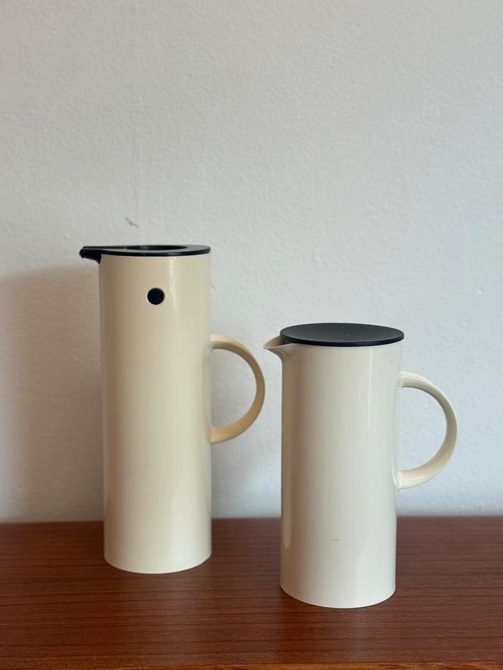 Vintage crèmekleurige Stelton thermoskan en waterkan 1970’s, Huis en Inrichting, Keuken | Servies, Gebruikt, Overige typen, Overige stijlen