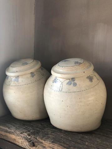 Set unieke voorraadpotten met deksel beschikbaar voor biedingen