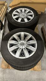 Volkswagen Tiguan winterbanden 215/65/R17 Pirelli, Auto-onderdelen, Banden en Velgen, Ophalen, 215 mm, Banden en Velgen, 17 inch