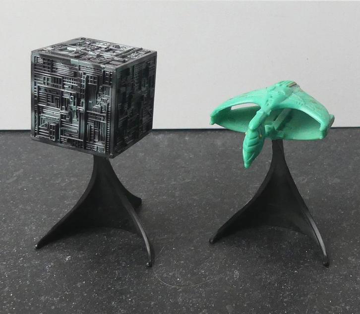 Star Trek modellen Borg cube + Romulan Warbird Applause 1995, Verzamelen, Film en Tv, Zo goed als nieuw, Tv, Beeldje, Replica of Model