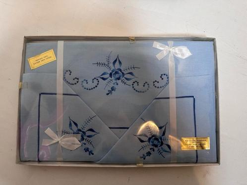 Vintage beddengoed licht blauw met bloemmotief nieuw, Huis en Inrichting, Slaapkamer | Beddengoed, Zo goed als nieuw, Dekbedovertrek