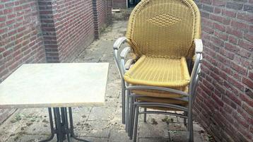Tuinset met 4 stoelen beschikbaar voor biedingen