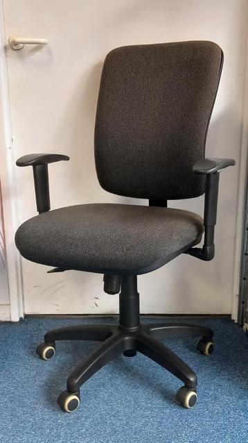 Mooie Merk Bureaustoel Aalsmeer van Bèta Kantoorstoelen ! beschikbaar voor biedingen