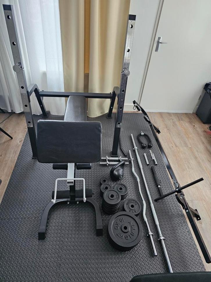 Complete homegym 100kg gewichten dumbells Halterstang bankje, Sport en Fitness, Fitnessmaterialen, Zo goed als nieuw, Fitnessbank