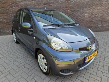 Toyota Aygo 1.0-12V Comfort 5 deurs airco APK 06-2026 radio beschikbaar voor biedingen