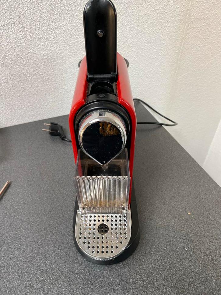 Nespresso Krups Rood - Werkt Prima!, Witgoed en Apparatuur, Koffiezetapparaten, Gebruikt, Koffiepads en cups, Koffiemachine, 1 kopje