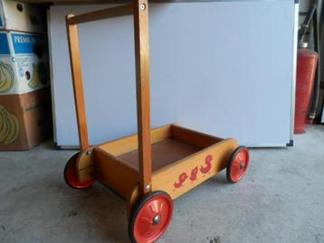 Houten schommelpaard en loopkarretje. beschikbaar voor biedingen