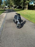 Piaggio zip 2t 50 cc met werk(psychedelic black kappen!!), Fietsen en Brommers, Scooters | Piaggio, Ophalen, Tweetakt, Gebruikt