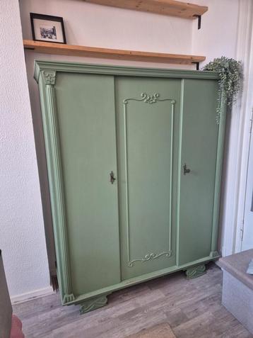 Kleding kast, prachtig vintage groene beschikbaar voor biedingen