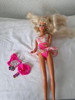barbie incl. twee outfits jaren 90, Verzamelen, Poppen, Gebruikt, Verzenden