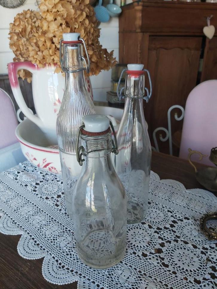 Oude brocante glazen fles beugelfles 3x porseleinen dop., Antiek en Kunst, Antiek | Glas en Kristal, Ophalen of Verzenden