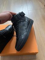 LOUIS VUITTON Limited edition, Kleding | Heren, Schoenen, LOUIS VUITTON, Ophalen of Verzenden, Zo goed als nieuw, Sneakers of Gympen