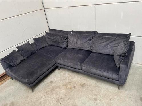 Zwart grijze suede hoekbank - GEREINIGD!!!, Huis en Inrichting, Banken | Bankstellen, Zo goed als nieuw, Hoekbank, Vierpersoons of meer