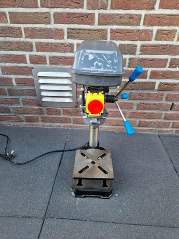 Kolomboormachine 13mm kop weinig gebruikt beschikbaar voor biedingen