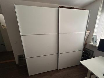 Garderobe kast beschikbaar voor biedingen
