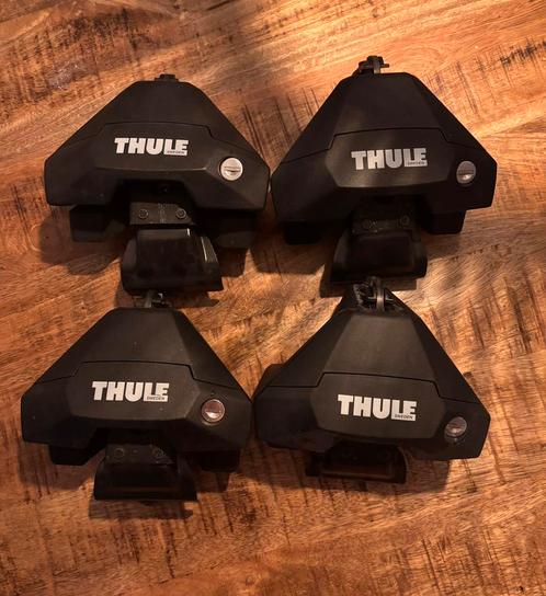 Thule voetenset 7105 + kit 5166 (Skoda Rapid), Auto diversen, Dakdragers, Zo goed als nieuw, Ophalen of Verzenden
