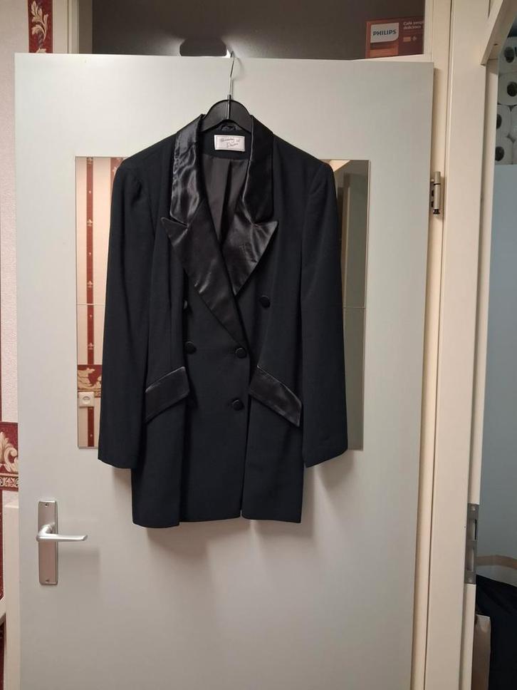 Zwart pak/kostuum, nette staat maat 40. 42, Kleding | Dames, Jasjes, Kostuums en Pakken, Zo goed als nieuw, Kostuum of Pak, Maat 38/40 (M)