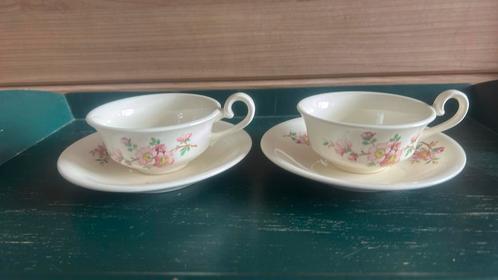 2 Mosa Maasricht thee kop en schotels roze bloemetje p/2:, Antiek en Kunst, Antiek | Servies los, Ophalen of Verzenden