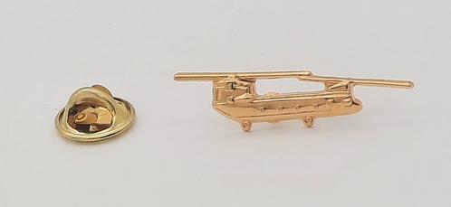 Boeing CH-47 Chinook Helikopter goudkleurige pin, Verzamelen, Speldjes, Pins en Buttons, Zo goed als nieuw, Speldje of Pin, Transport